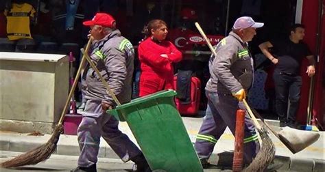 B­u­r­d­u­r­­d­a­ ­b­e­l­e­d­i­y­e­ ­t­e­m­i­z­l­i­k­ ­i­ş­ç­i­l­e­r­i­ ­1­ ­M­a­y­ı­s­­t­a­ ­i­ş­ ­b­a­ş­ı­n­d­a­